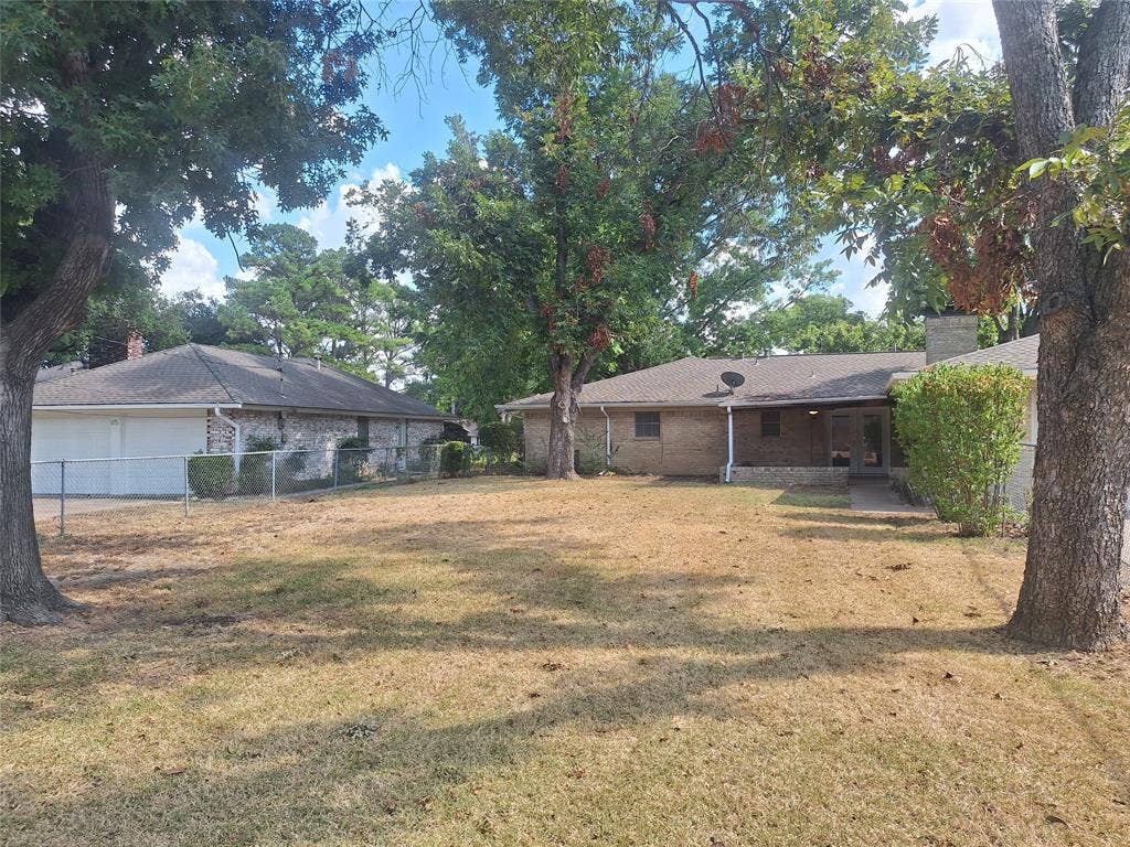 906 Sharpshire Street, Grand Prairie, TX 75050 906 Sharpshire Street, Grand Prairie, TX 75050