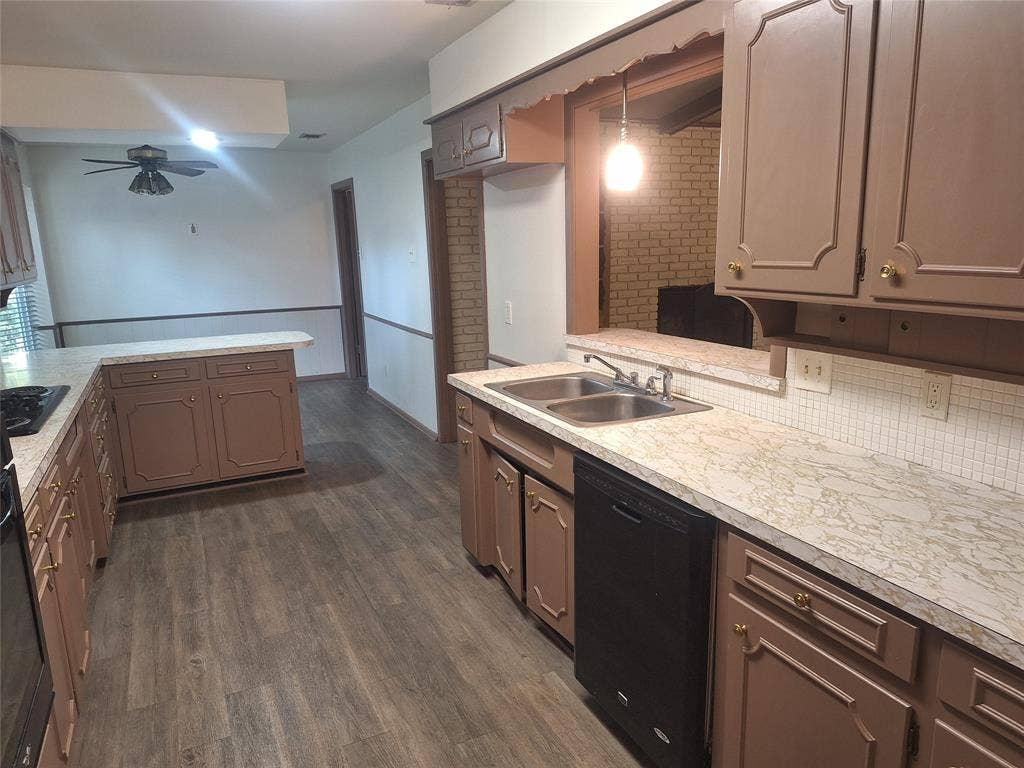 906 Sharpshire Street, Grand Prairie, TX 75050 906 Sharpshire Street, Grand Prairie, TX 75050