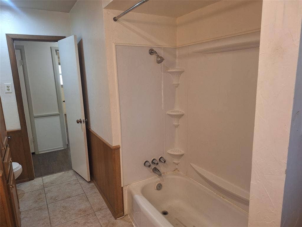 906 Sharpshire Street, Grand Prairie, TX 75050 906 Sharpshire Street, Grand Prairie, TX 75050