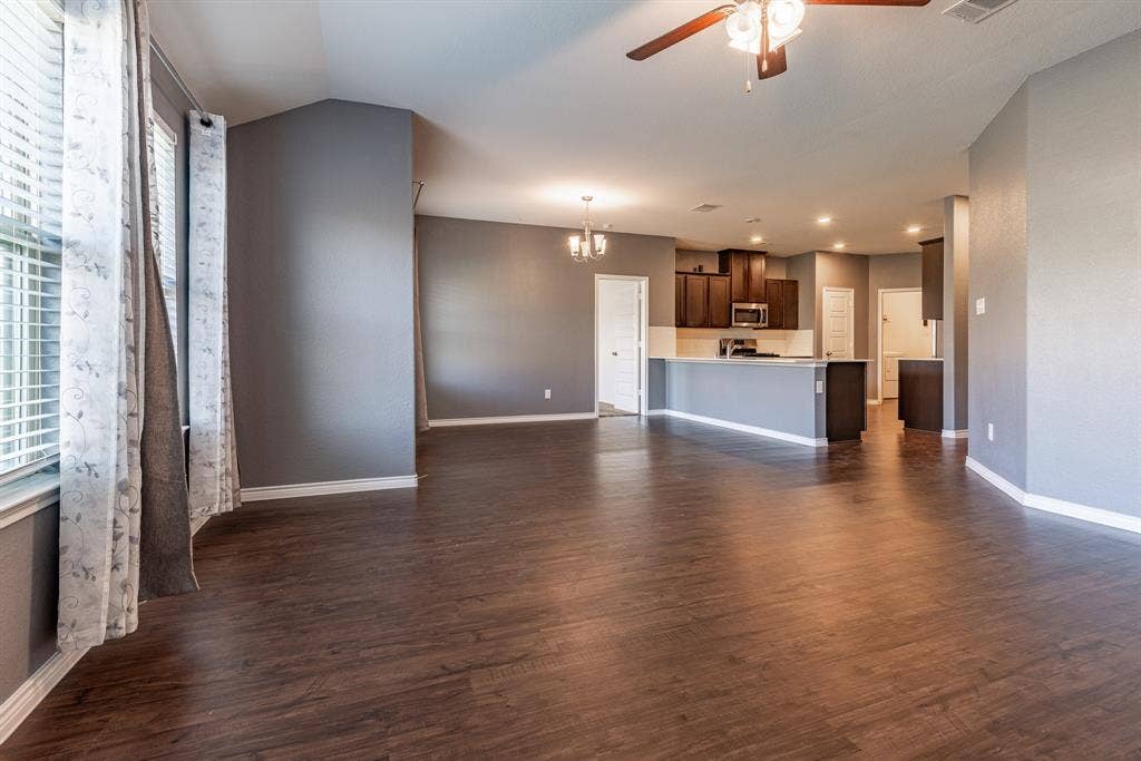 4013 Spur Trail Drive, Denton, TX 76208 4013 Spur Trail Drive, Denton, TX 76208