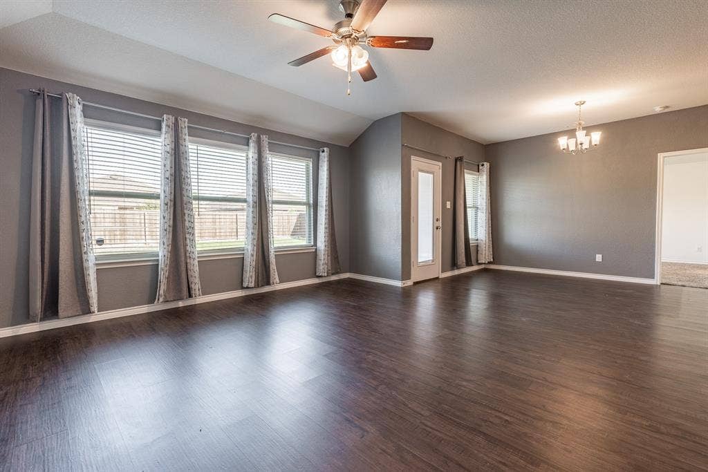 4013 Spur Trail Drive, Denton, TX 76208 4013 Spur Trail Drive, Denton, TX 76208