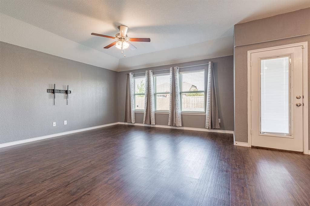 4013 Spur Trail Drive, Denton, TX 76208 4013 Spur Trail Drive, Denton, TX 76208