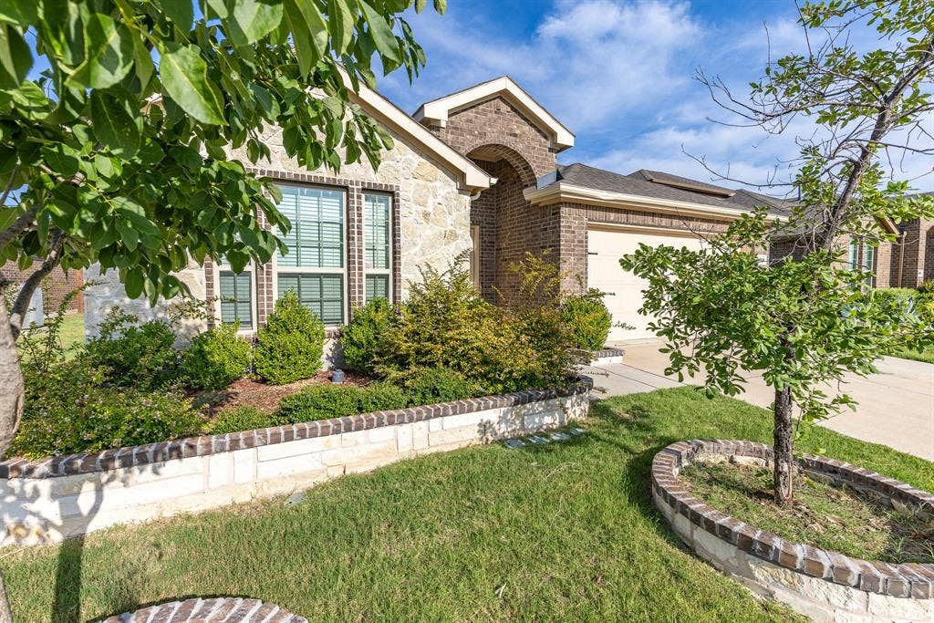 4013 Spur Trail Drive, Denton, TX 76208 4013 Spur Trail Drive, Denton, TX 76208