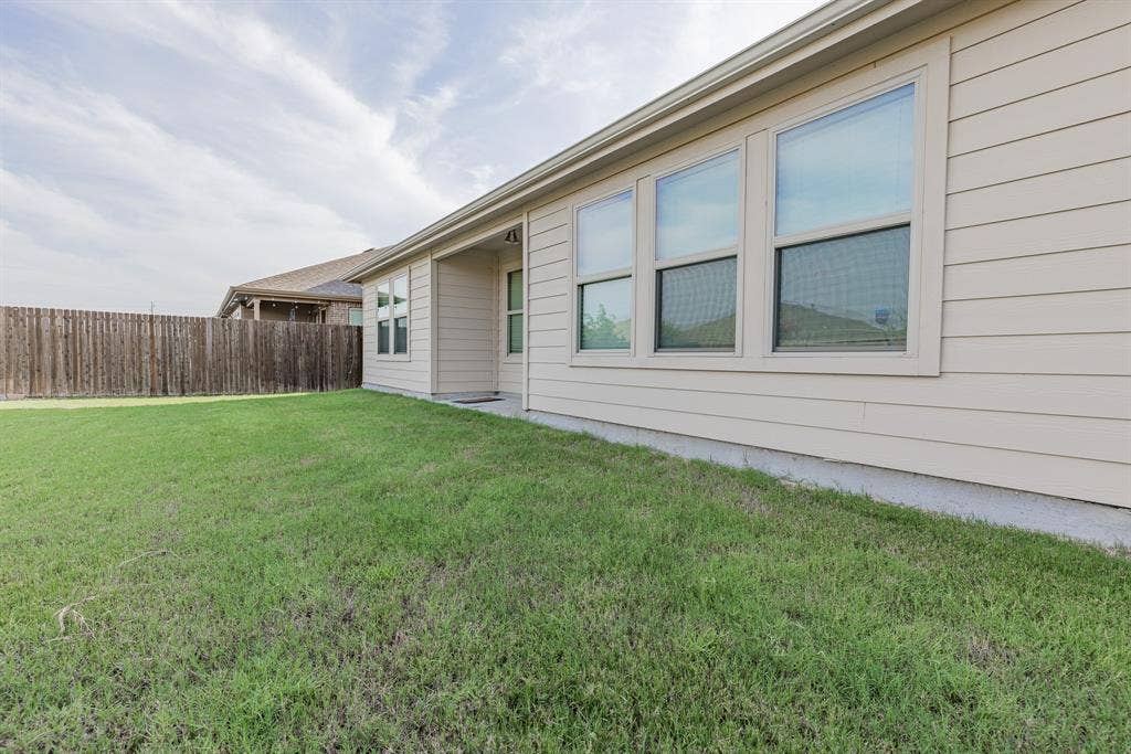 4013 Spur Trail Drive, Denton, TX 76208 4013 Spur Trail Drive, Denton, TX 76208