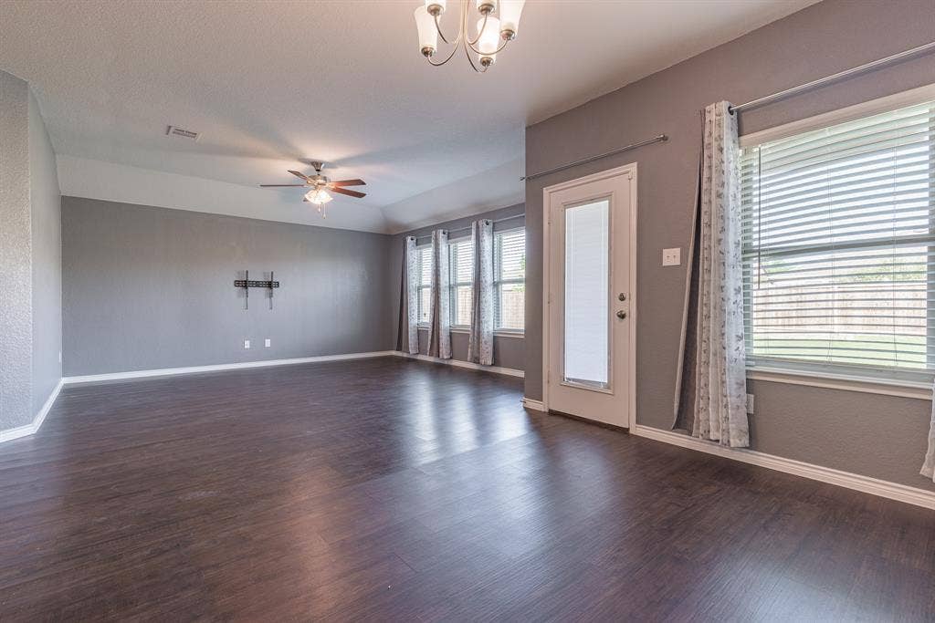 4013 Spur Trail Drive, Denton, TX 76208 4013 Spur Trail Drive, Denton, TX 76208