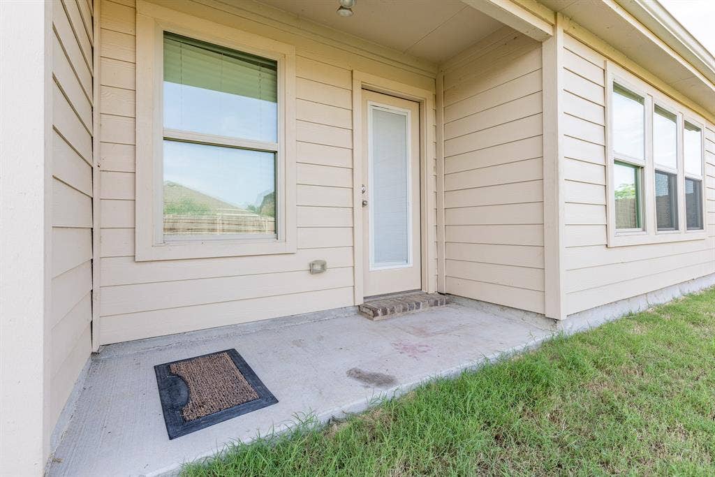 4013 Spur Trail Drive, Denton, TX 76208 4013 Spur Trail Drive, Denton, TX 76208