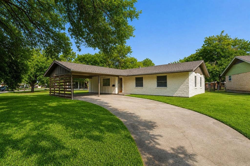2251 Hartline Drive, Dallas, TX 75228 Other view of circle driveway