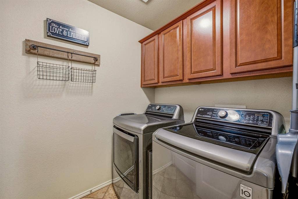 200 Jacinth Lane, Granbury, TX 76049