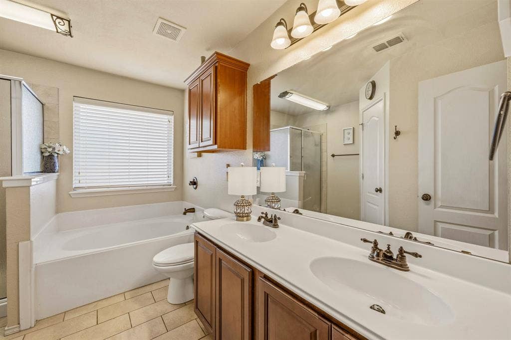 200 Jacinth Lane, Granbury, TX 76049
