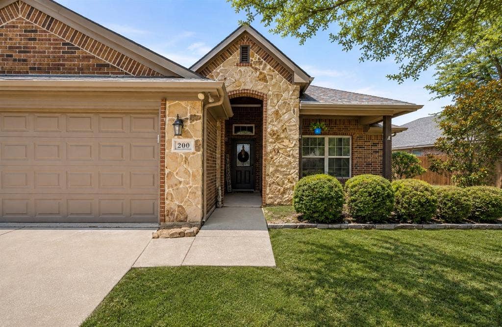 200 Jacinth Lane, Granbury, TX 76049