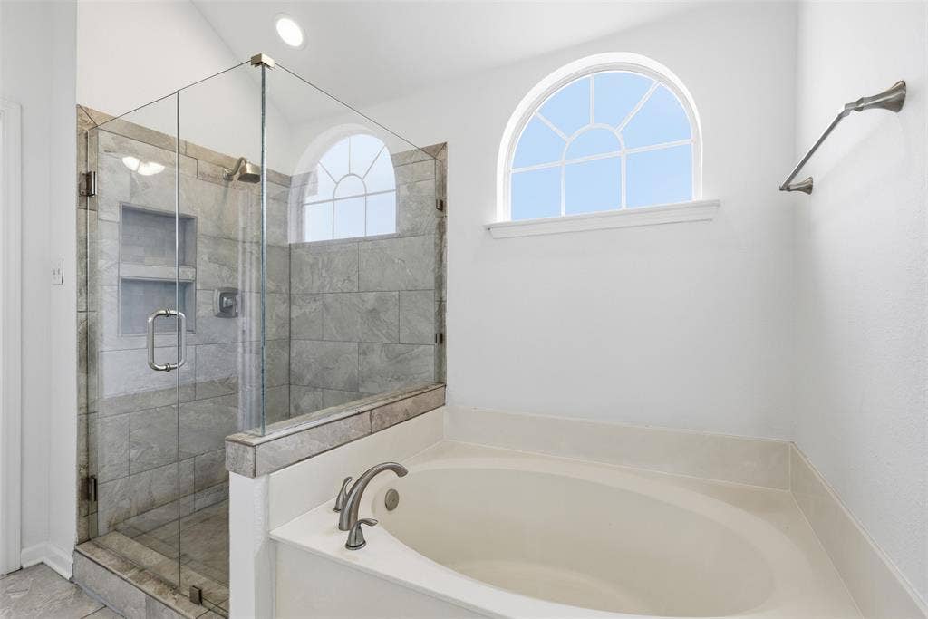 3221 Corning Drive, Plano, TX 75023 3221 Corning Drive, Plano, TX 75023