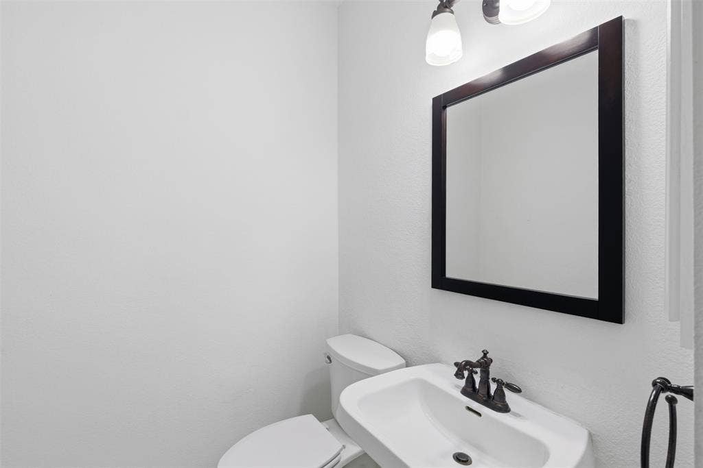 3221 Corning Drive, Plano, TX 75023 3221 Corning Drive, Plano, TX 75023