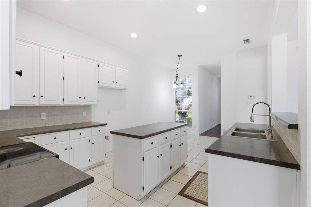 3221 Corning Drive, Plano, TX 75023 3221 Corning Drive, Plano, TX 75023
