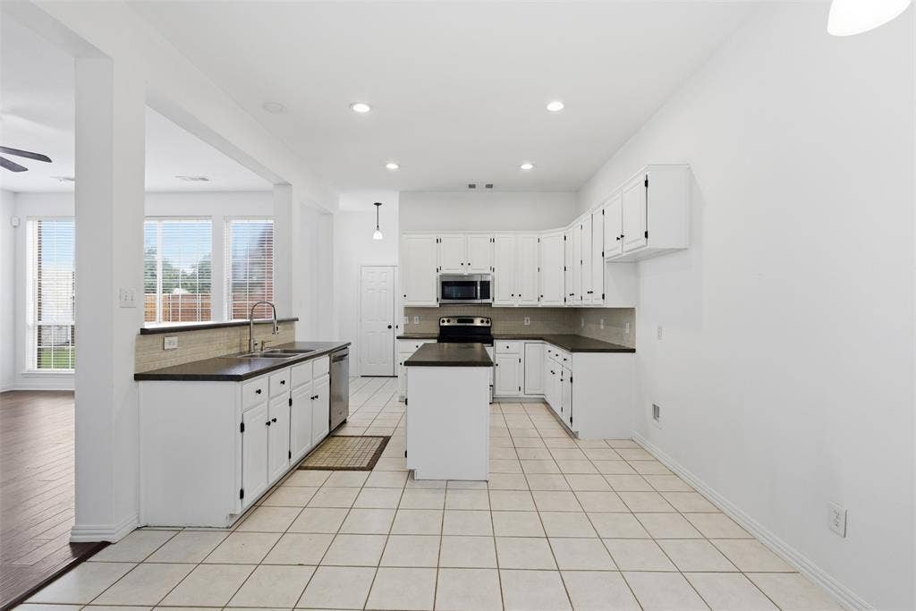 3221 Corning Drive, Plano, TX 75023 3221 Corning Drive, Plano, TX 75023