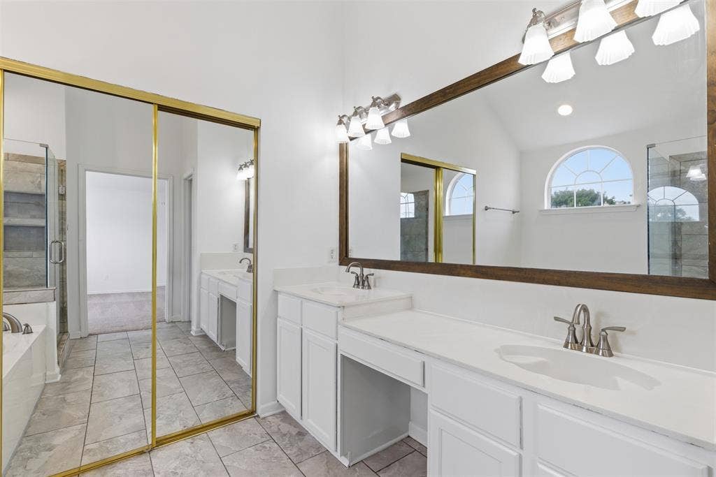 3221 Corning Drive, Plano, TX 75023 3221 Corning Drive, Plano, TX 75023