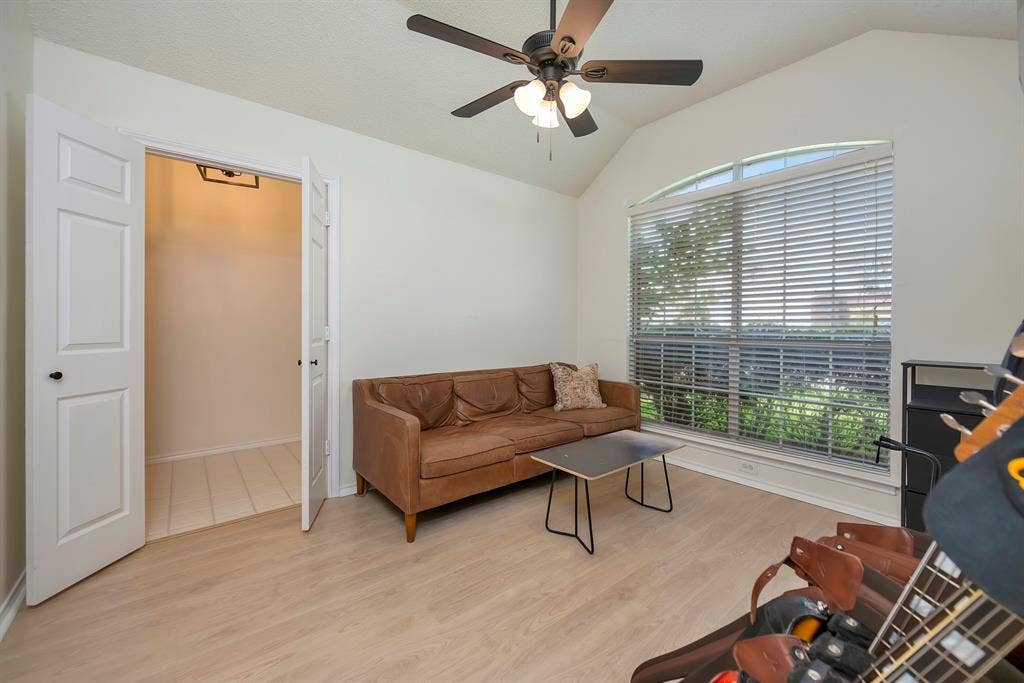 2214 New Mill Lane, Arlington, TX 76012
