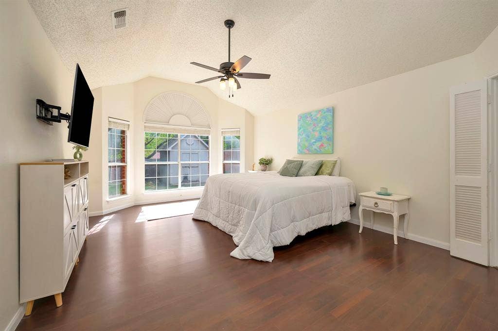 2214 New Mill Lane, Arlington, TX 76012