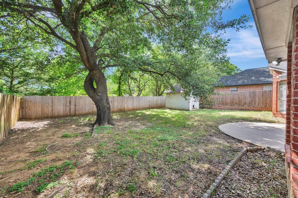 2214 New Mill Lane, Arlington, TX 76012