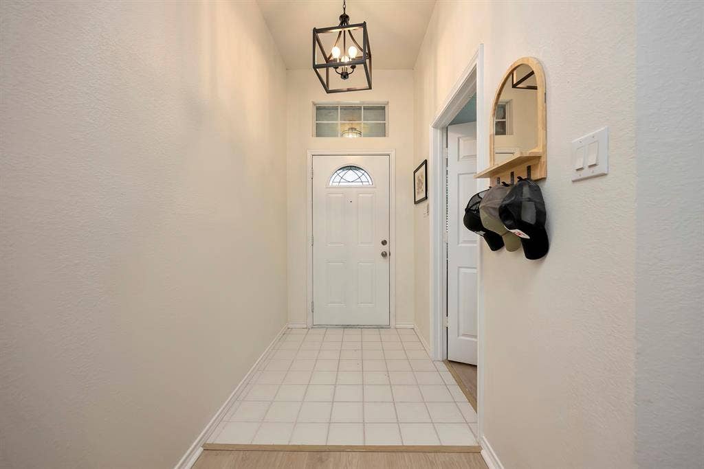 2214 New Mill Lane, Arlington, TX 76012