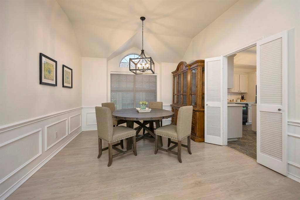 2214 New Mill Lane, Arlington, TX 76012
