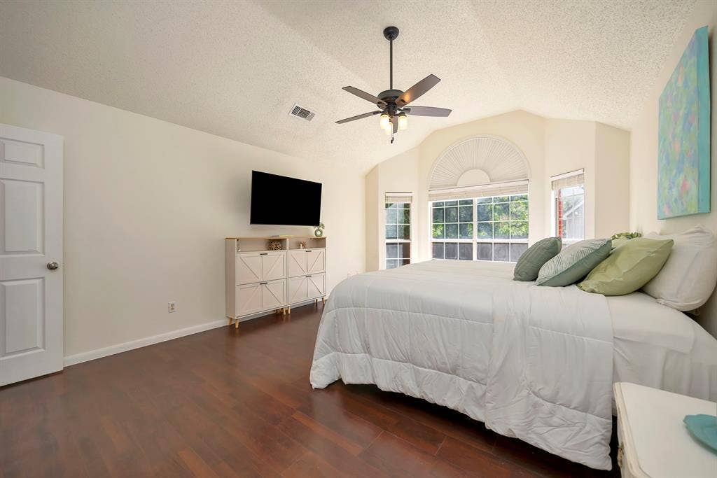 2214 New Mill Lane, Arlington, TX 76012