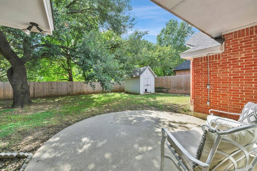 2214 New Mill Lane, Arlington, TX 76012