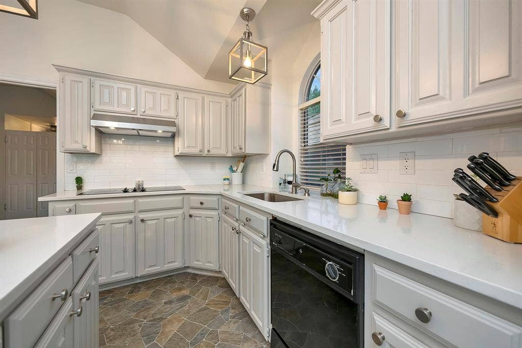 2214 New Mill Lane, Arlington, TX 76012