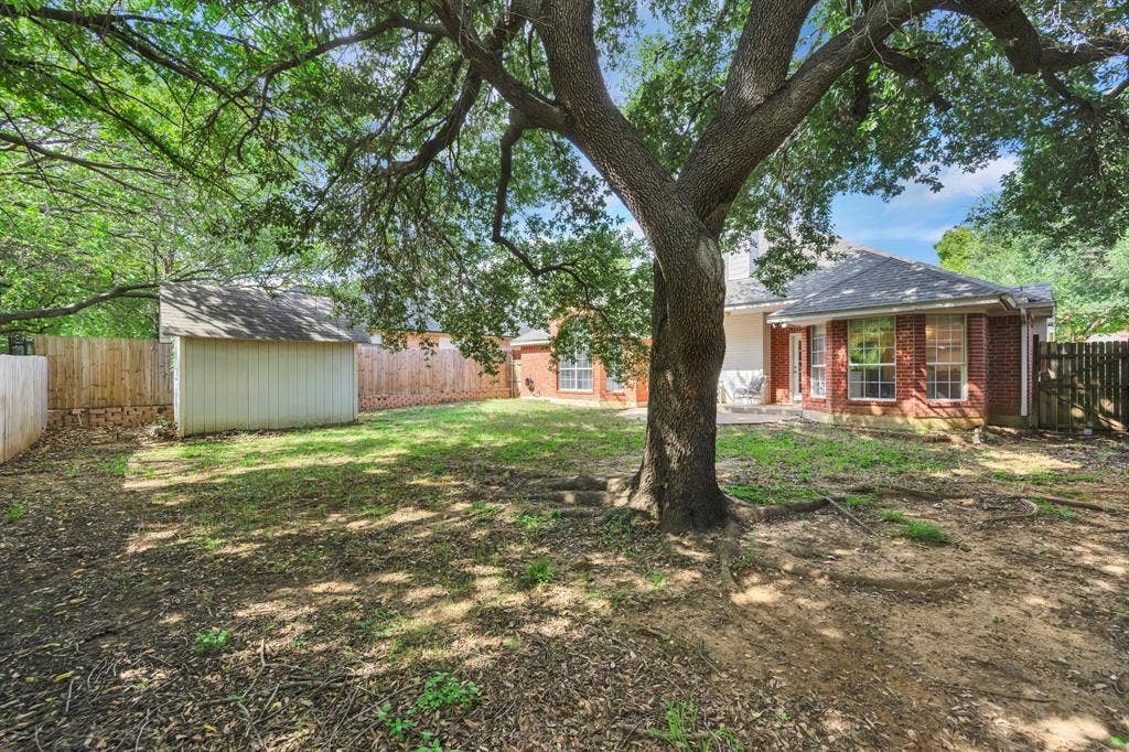 2214 New Mill Lane, Arlington, TX 76012
