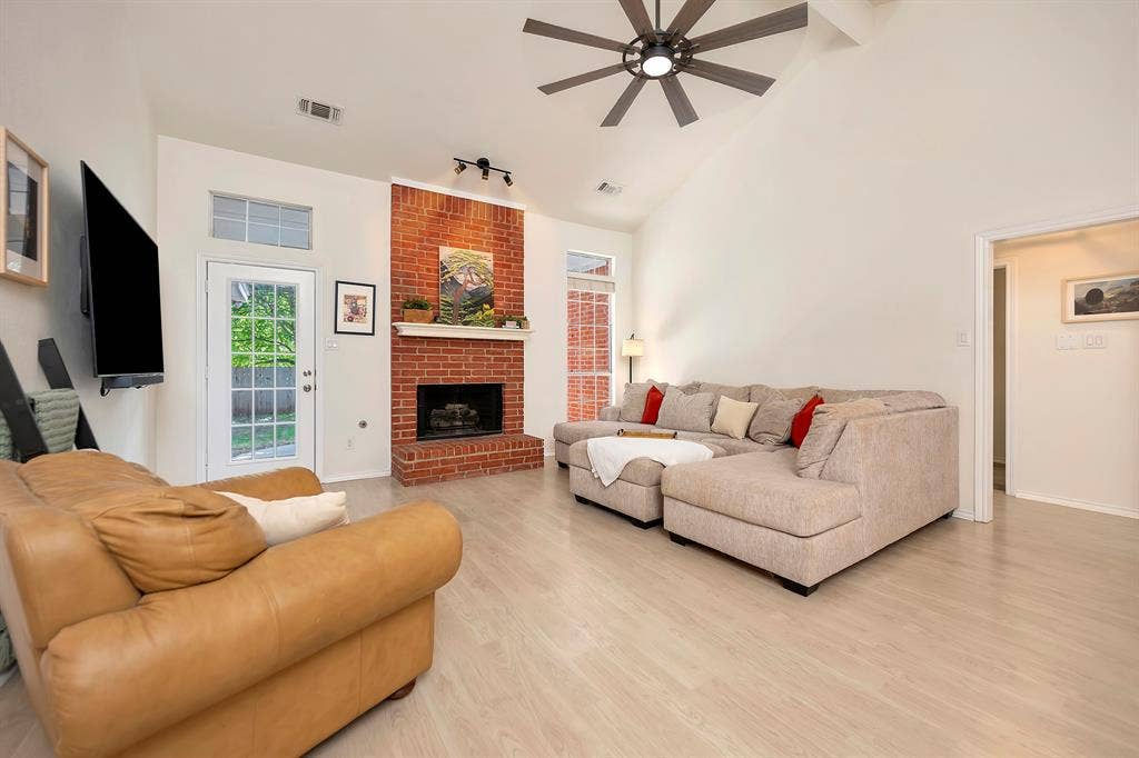 2214 New Mill Lane, Arlington, TX 76012