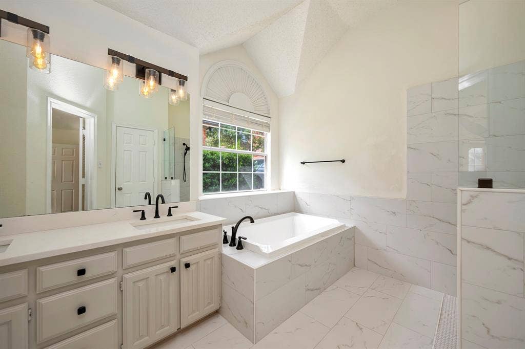 2214 New Mill Lane, Arlington, TX 76012