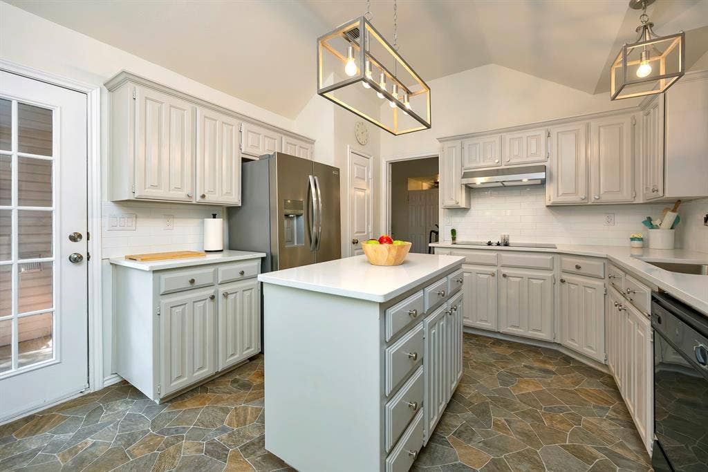 2214 New Mill Lane, Arlington, TX 76012