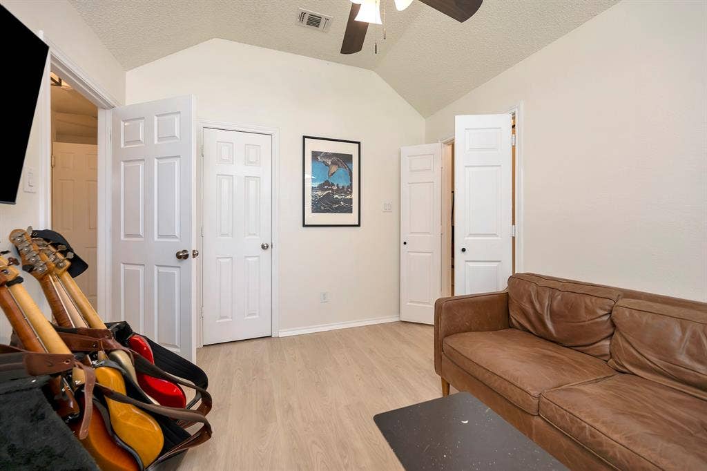 2214 New Mill Lane, Arlington, TX 76012