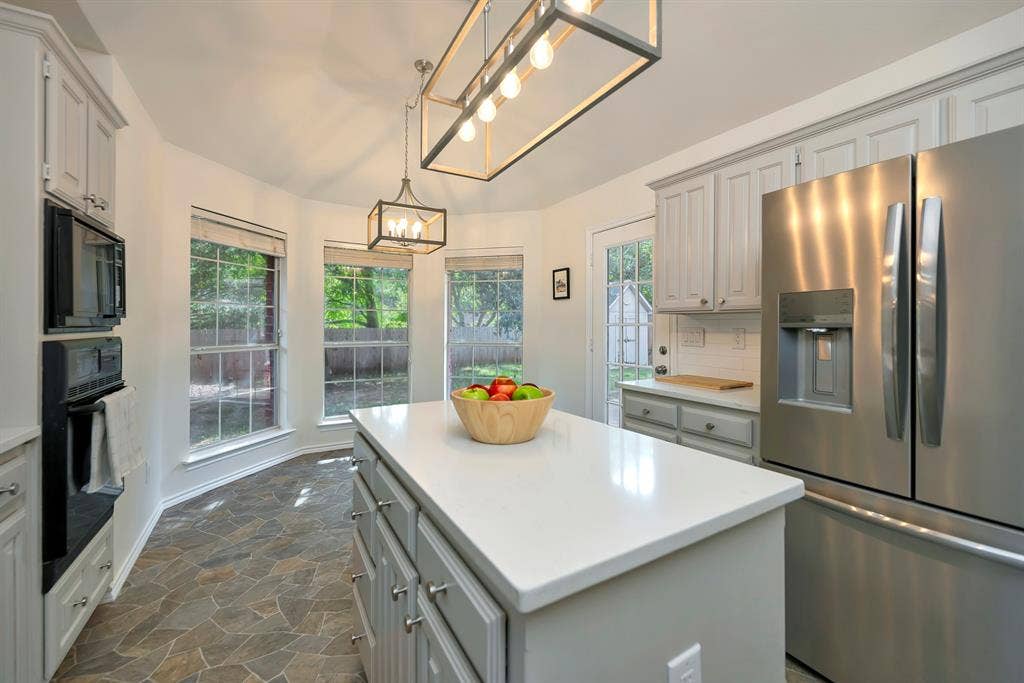 2214 New Mill Lane, Arlington, TX 76012