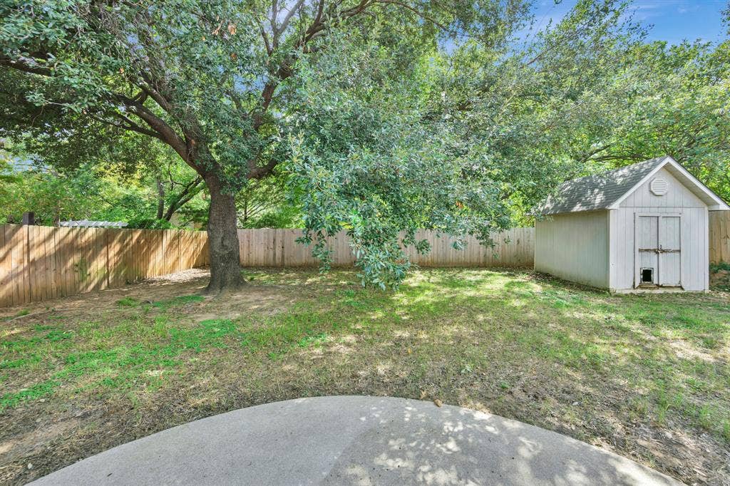 2214 New Mill Lane, Arlington, TX 76012
