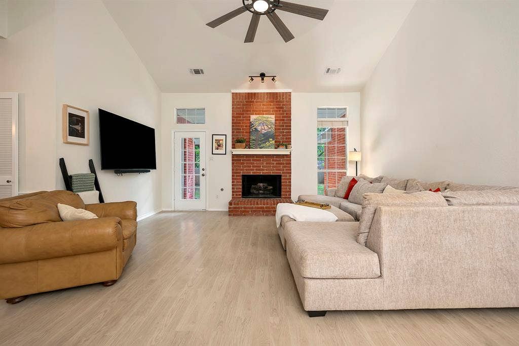 2214 New Mill Lane, Arlington, TX 76012