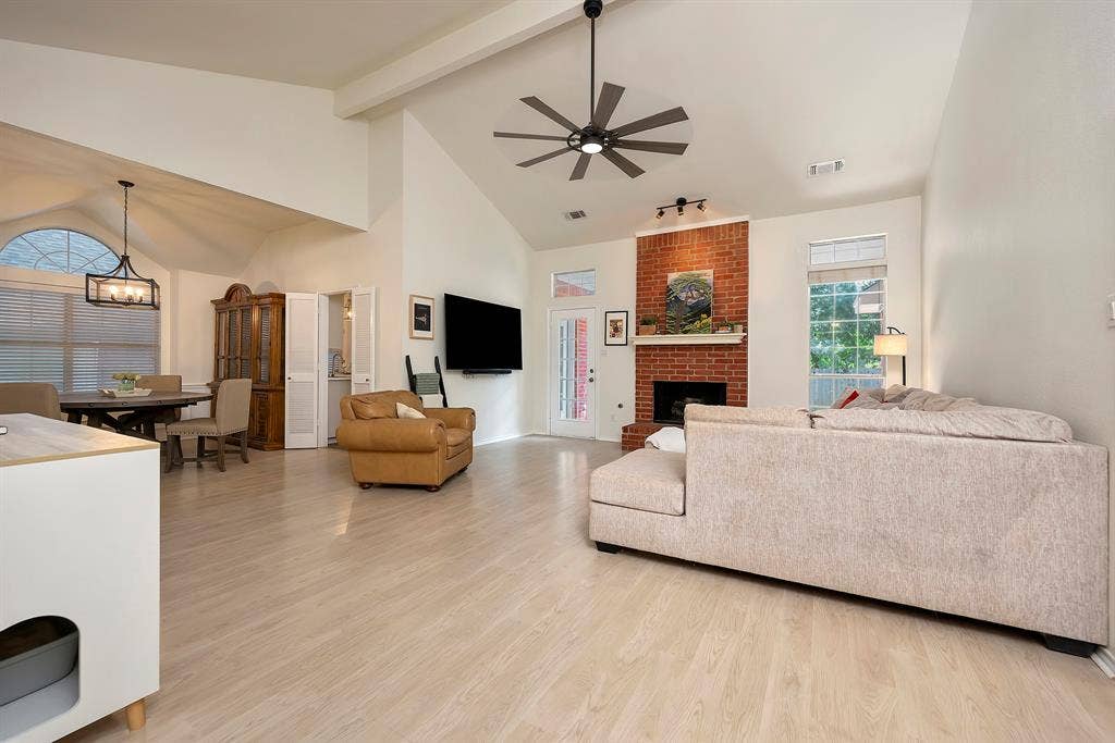 2214 New Mill Lane, Arlington, TX 76012
