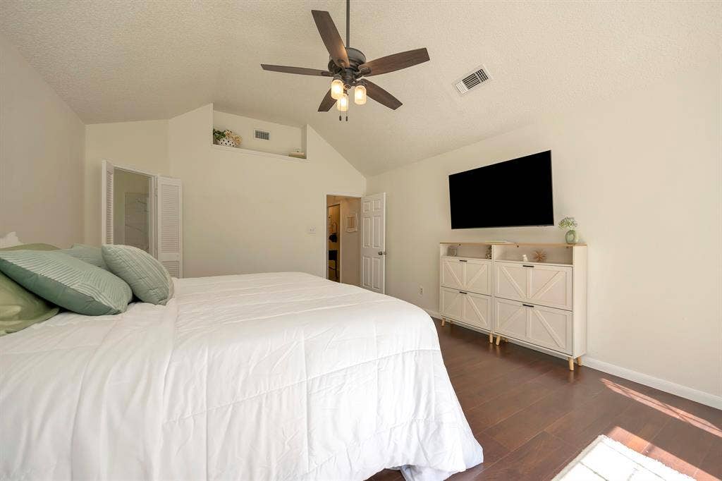 2214 New Mill Lane, Arlington, TX 76012