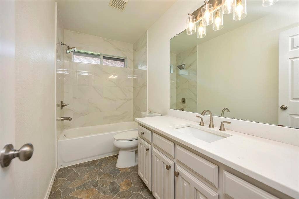 2214 New Mill Lane, Arlington, TX 76012