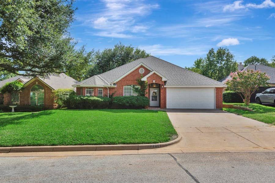 Property photo for 2214 New Mill Lane, Arlington, TX