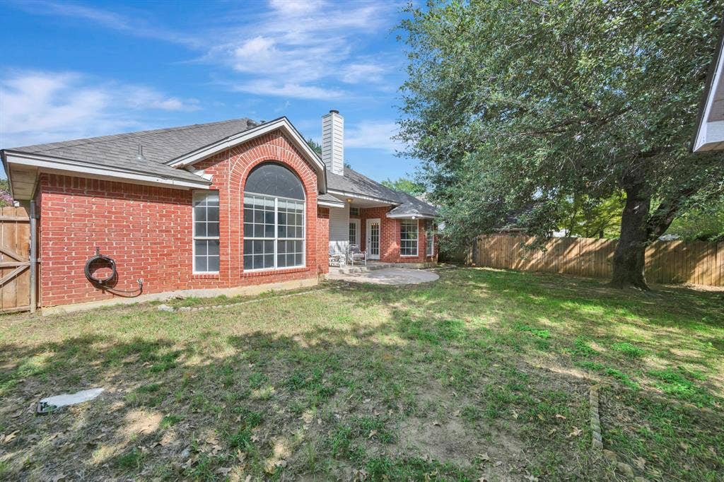2214 New Mill Lane, Arlington, TX 76012