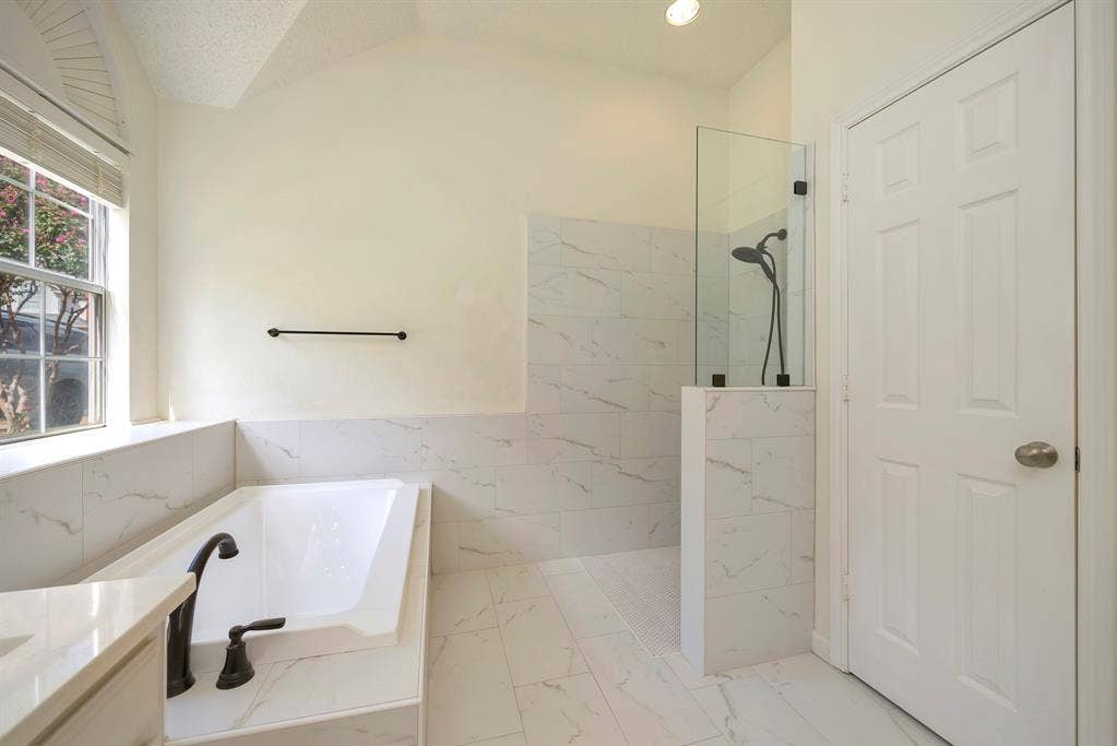 2214 New Mill Lane, Arlington, TX 76012