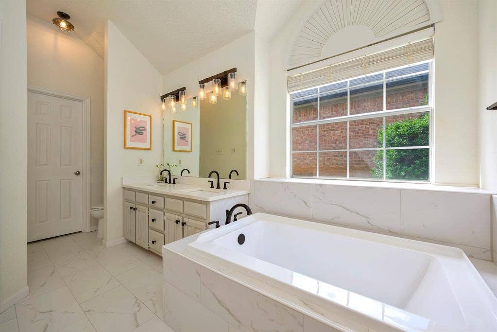 2214 New Mill Lane, Arlington, TX 76012