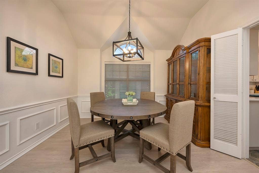 2214 New Mill Lane, Arlington, TX 76012