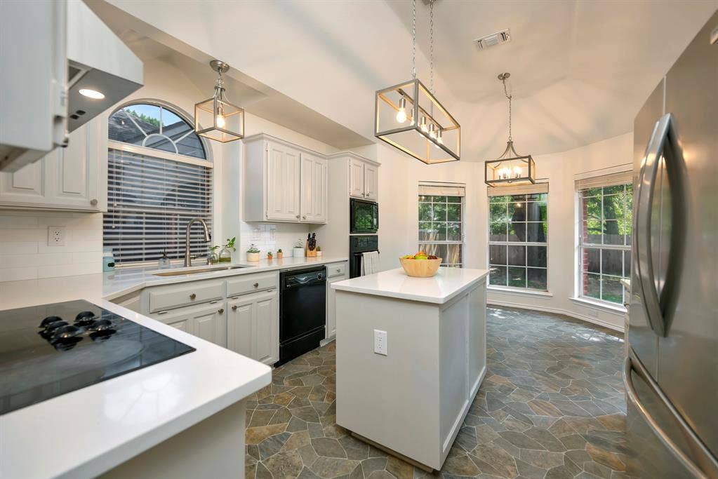 2214 New Mill Lane, Arlington, TX 76012