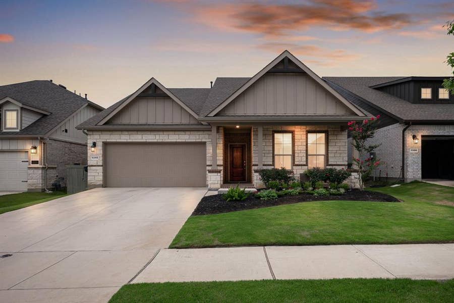 Property photo for 1310 Trailblazer Way, Northlake, TX
