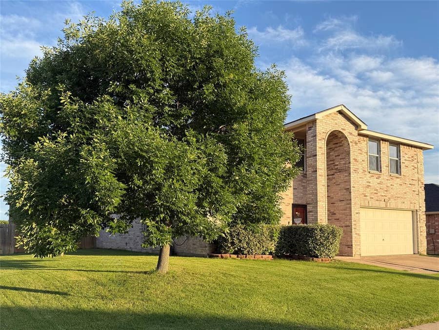 Property photo for 3214 Friesian Court, Denton, TX