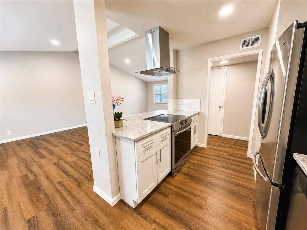 901 Melrose Drive, Richardson, TX 75080 901 Melrose Drive, Richardson, TX 75080