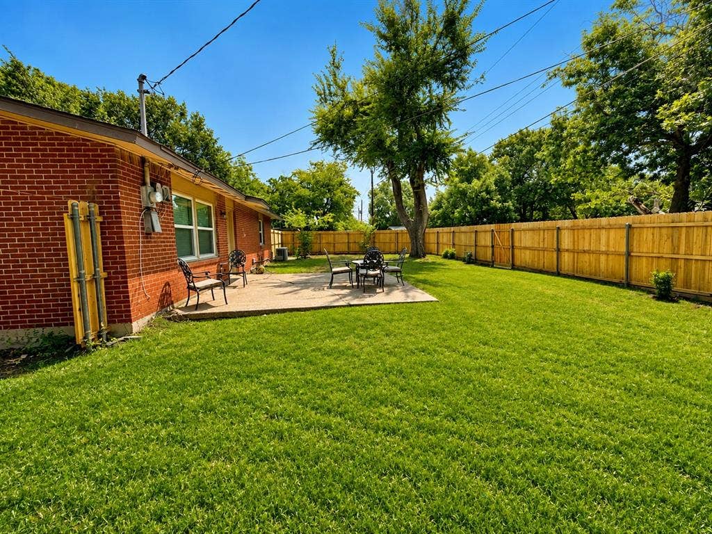 901 Melrose Drive, Richardson, TX 75080 901 Melrose Drive, Richardson, TX 75080