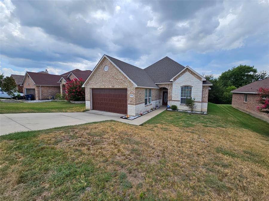 Property photo for 7721 Oak Garden Trail, Dallas, TX