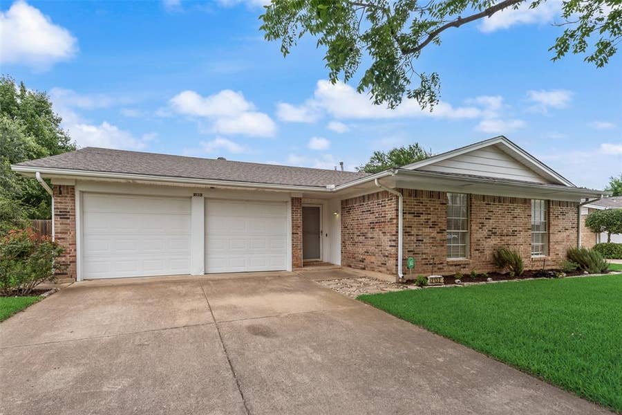 Property photo for 2132 Meandering Drive, Irving, TX